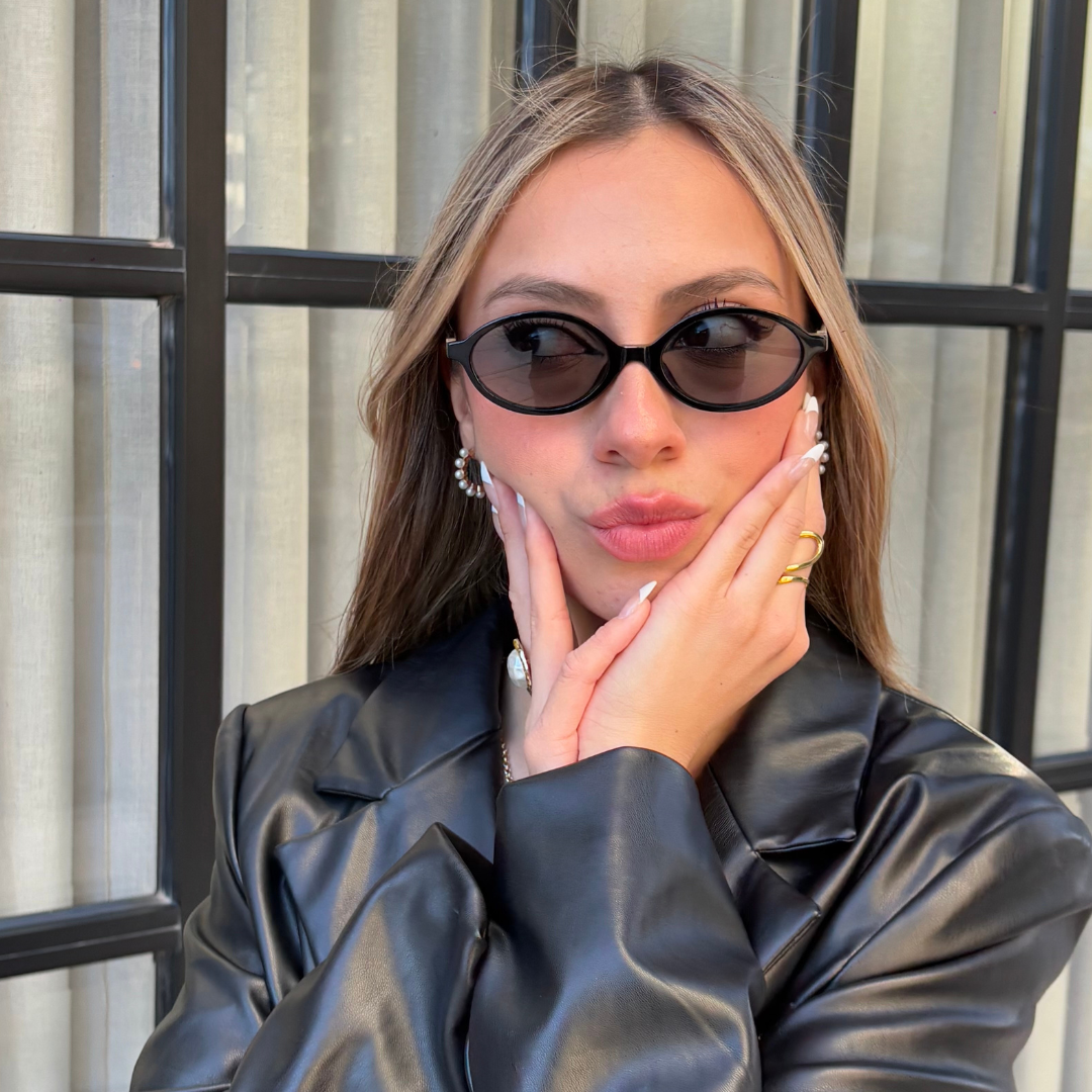 Miu Miu - Oval Black